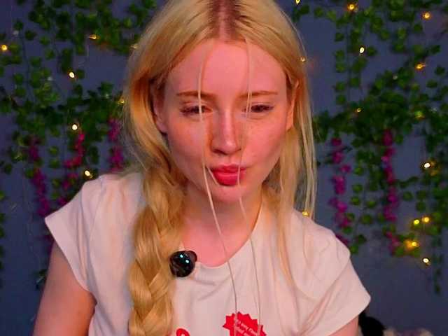 LillieBerry live cam on BongaCams