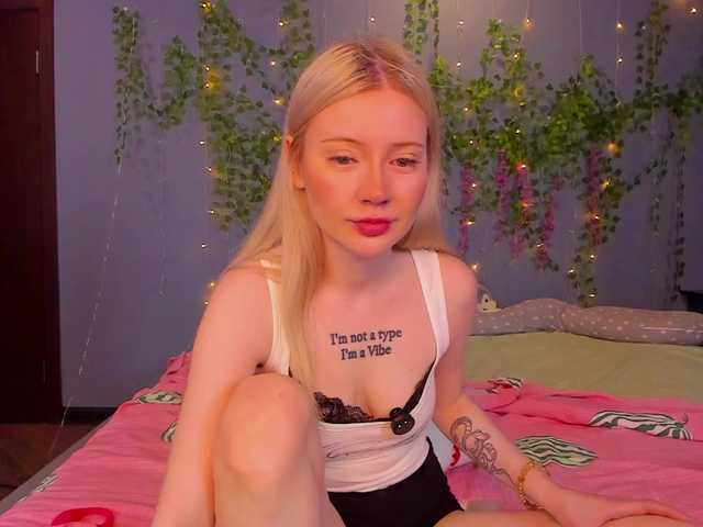 LillieBerry live cam on BongaCams