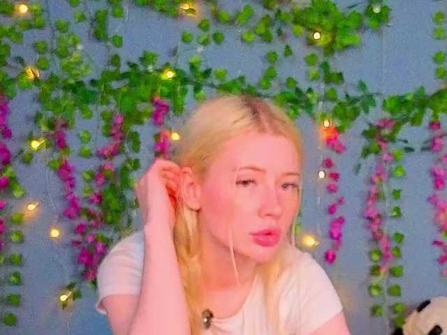 LillieBerry live cam on BongaCams