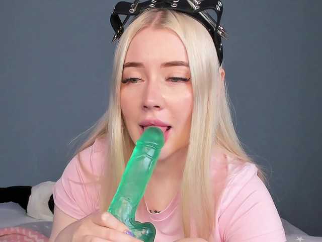 LillieBerry live cam on BongaCams