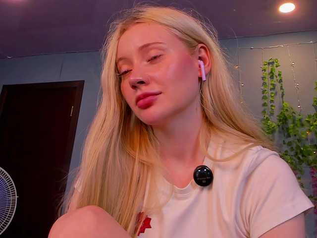 LillieBerry live cam on BongaCams