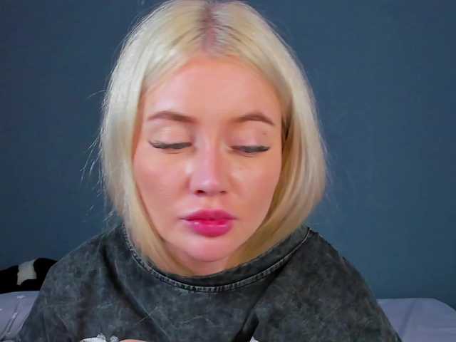 LillieBerry live cam on BongaCams