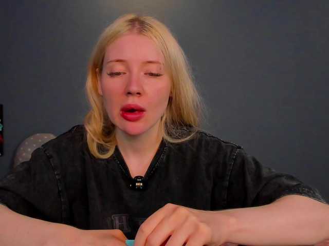 LillieBerry live cam on BongaCams