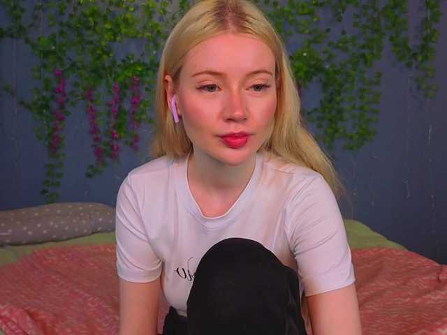 LillieBerry live cam on BongaCams