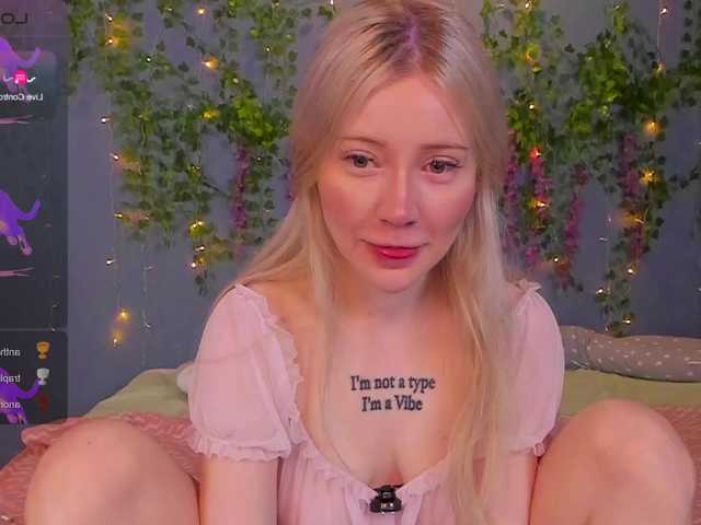 LillieBerry live cam on BongaCams
