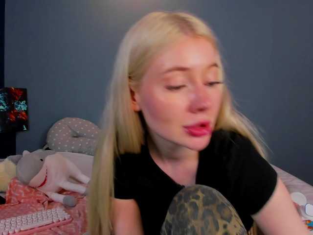 LillieBerry live cam on BongaCams