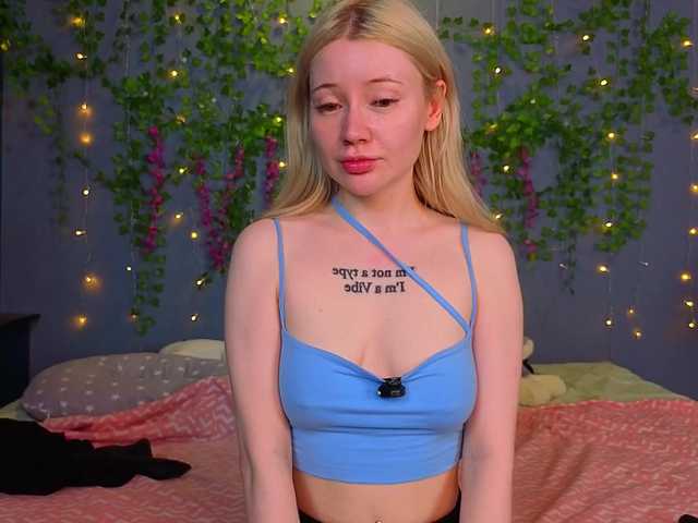 LillieBerry live cam on BongaCams