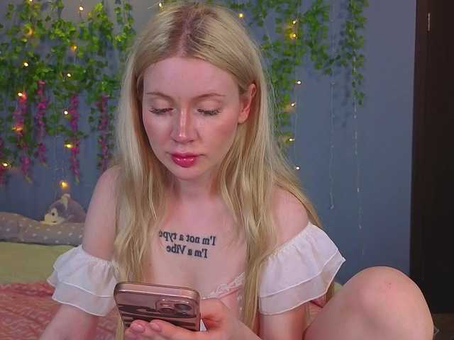 LillieBerry live cam on BongaCams