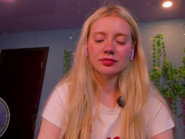 LillieBerry live cam on BongaCams