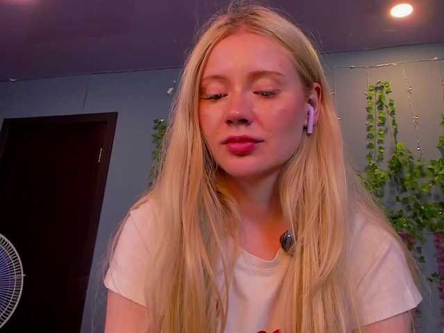 LillieBerry live cam on BongaCams