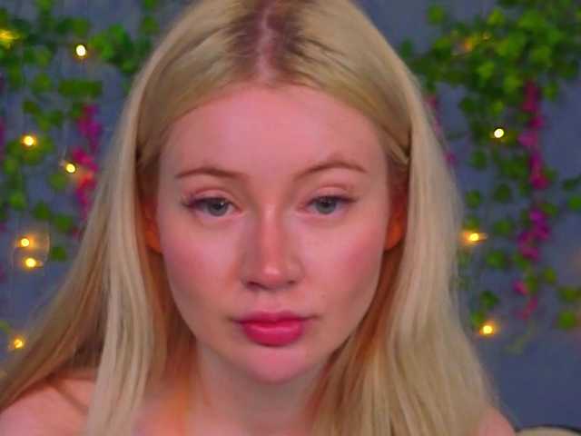LillieBerry live cam on BongaCams