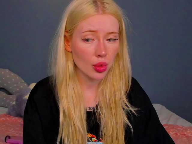 LillieBerry live cam on BongaCams