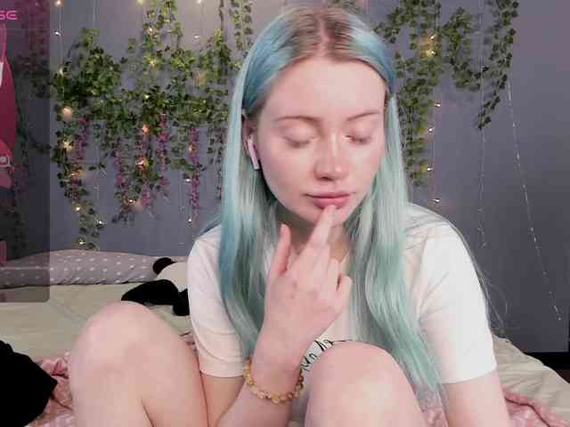 LillieBerry Live Webcam on BongaCams