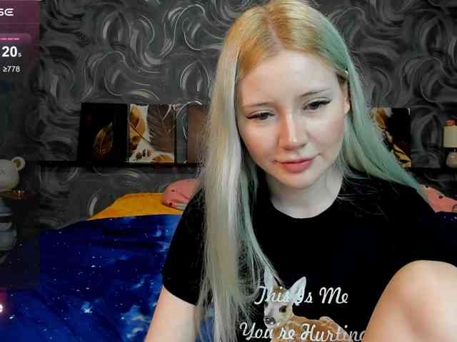 LillieBerry Live Webcam on BongaCams