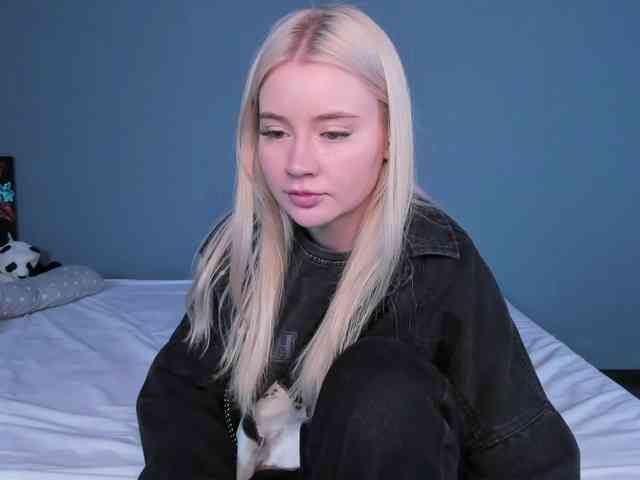 LillieBerry Live Webcam on BongaCams