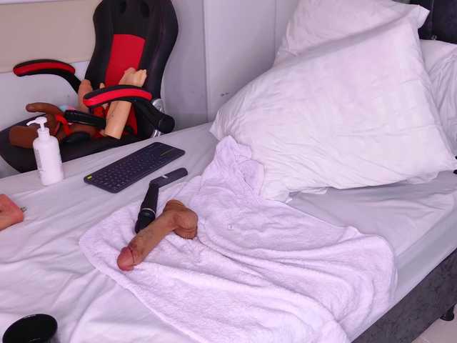 vanity-wild live cam on BongaCams