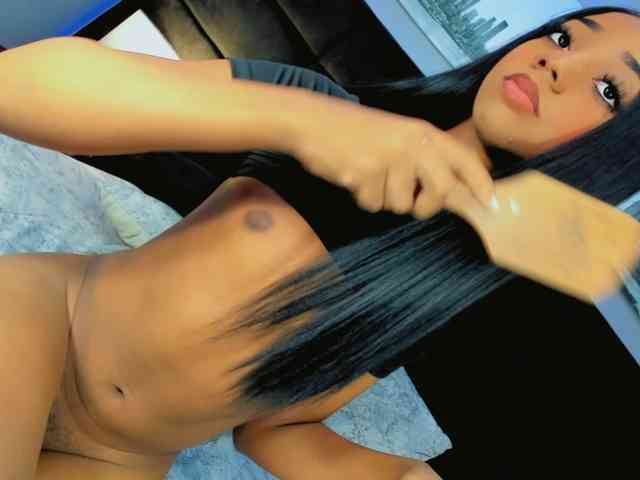 Daniiela-Foxx Live Webcam on BongaCams