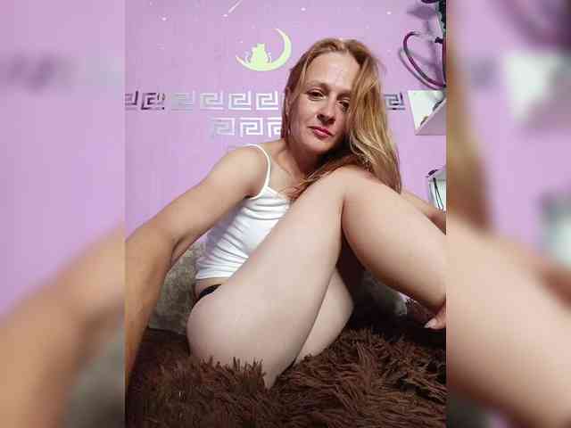 HelgaValkiriya webcam