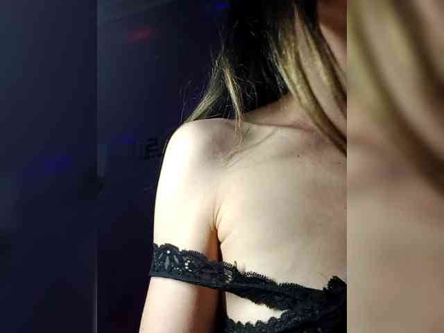 HelgaValkiriya webcam