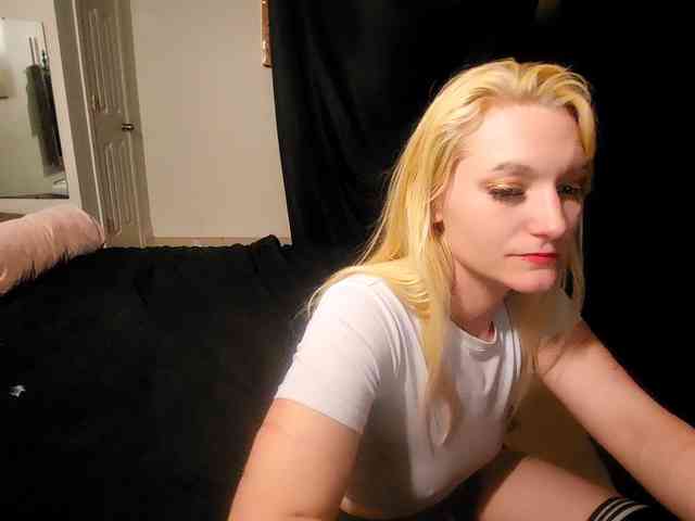 BellaTeall webcam