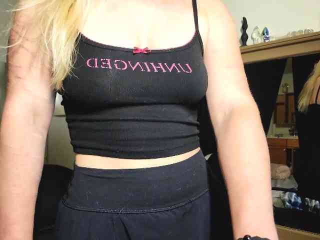 BellaTeall webcam