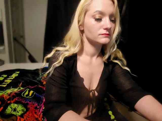 BellaTeall webcam