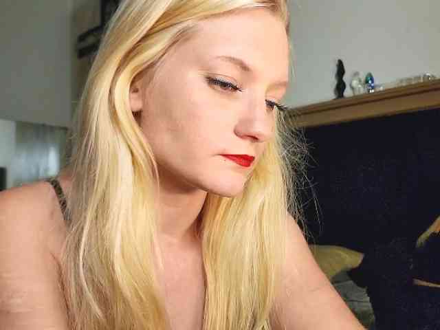 BellaTeall webcam