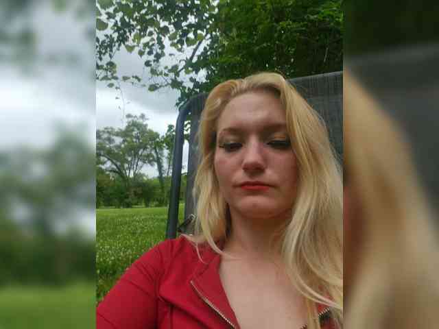 BellaTeall webcam