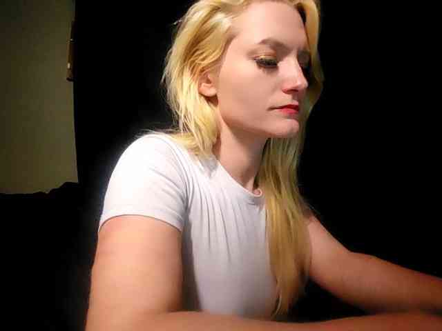 BellaTeall webcam