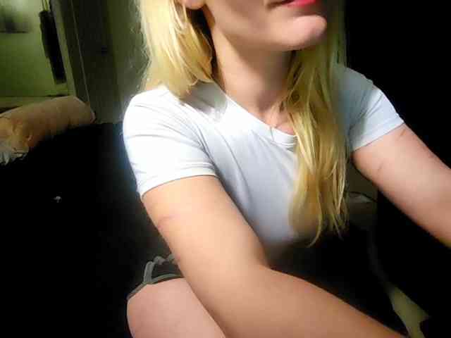 BellaTeall webcam