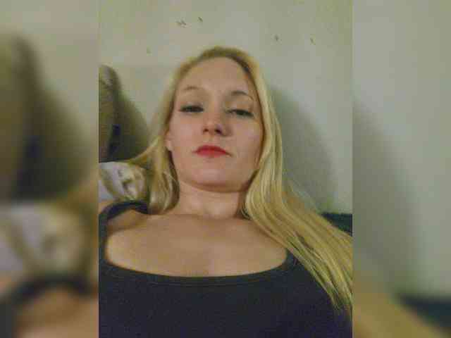 BellaTeall webcam