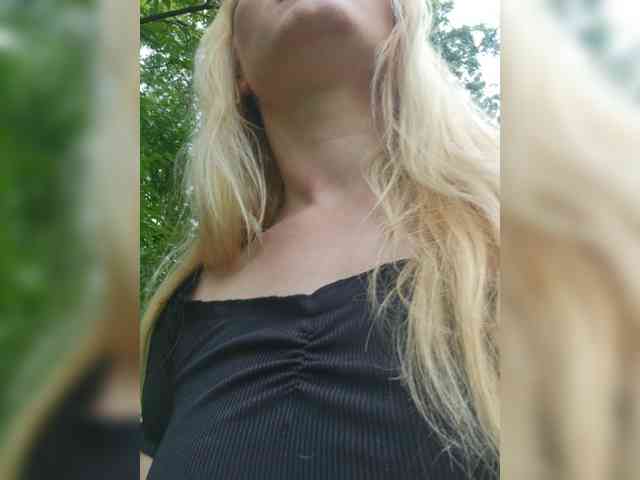 BellaTeall webcam