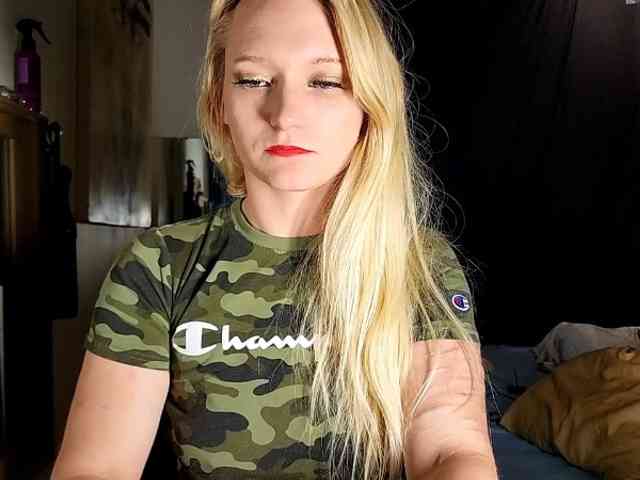 BellaTeall webcam
