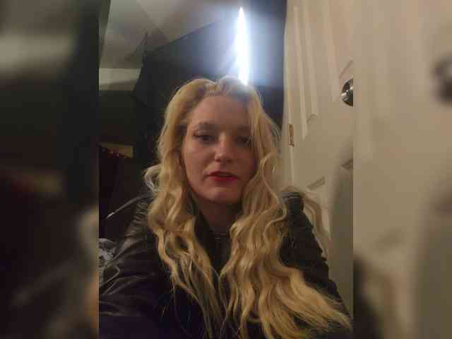 BellaTeall webcam