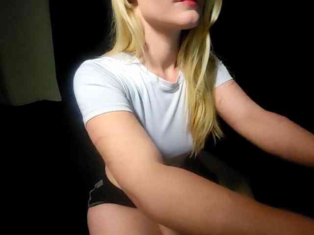BellaTeall webcam