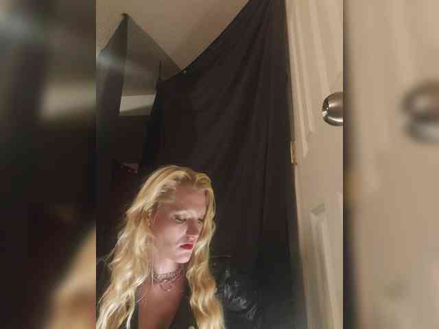 BellaTeall webcam
