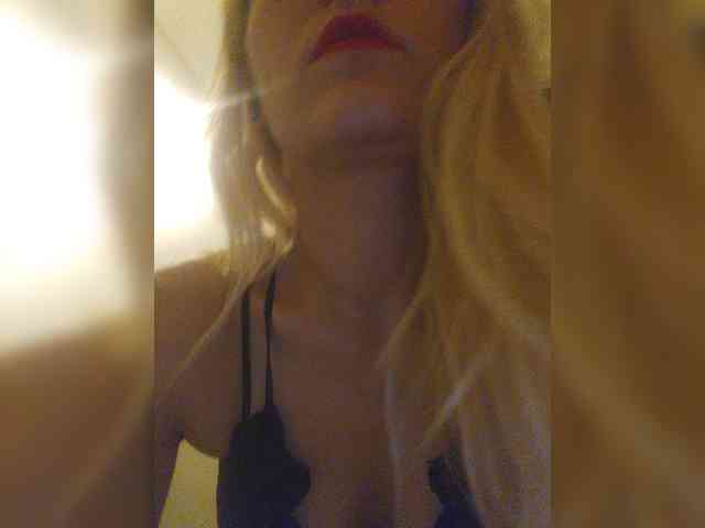 BellaTeall webcam