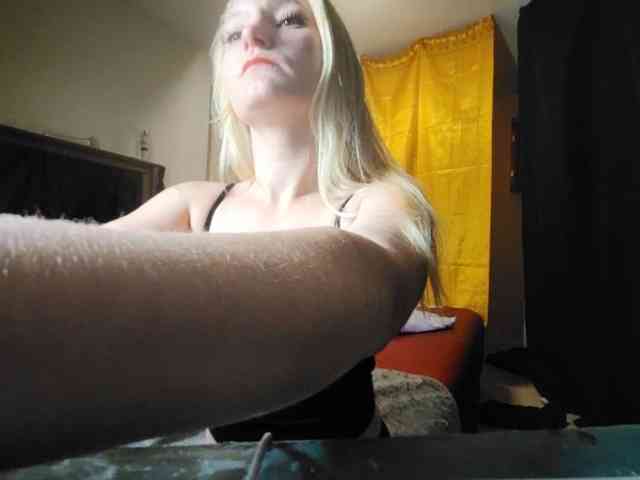 BellaTeall webcam