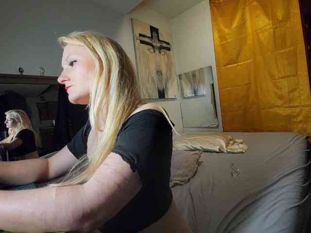 BellaTeall webcam