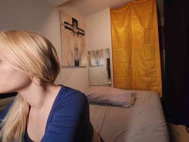 BellaTeall webcam