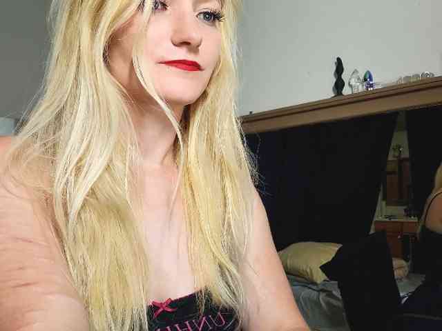 BellaTeall webcam