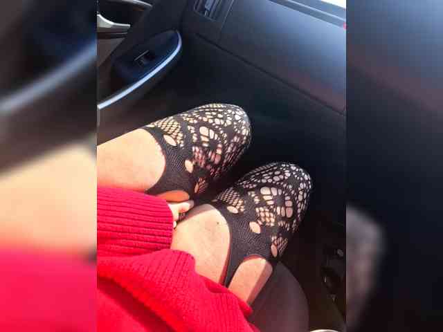 KrasivieNojki webcam