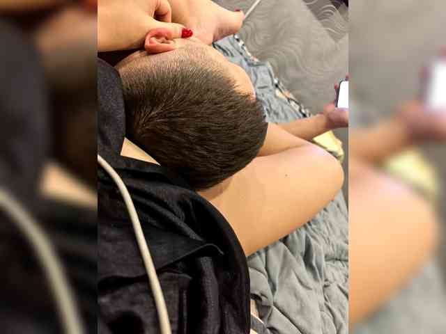 KrasivieNojki webcam