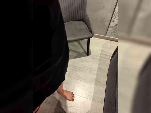 KrasivieNojki webcam