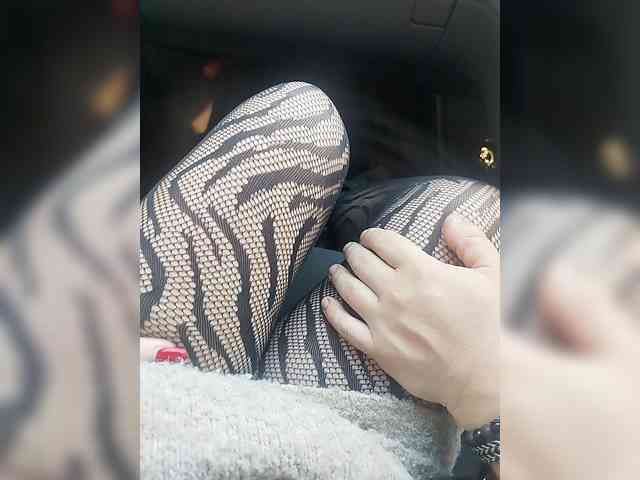 KrasivieNojki webcam