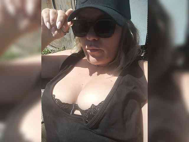 KrasivieNojki webcam