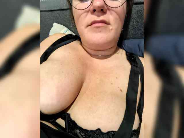 KrasivieNojki webcam