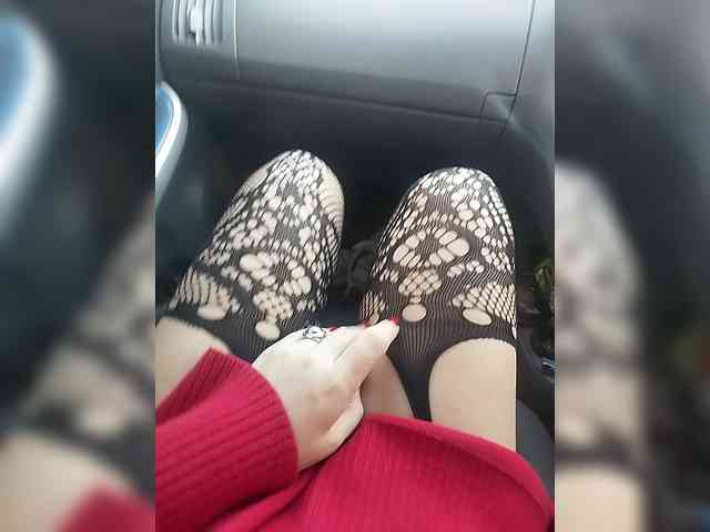 KrasivieNojki webcam