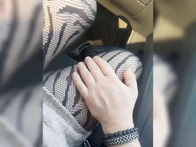 KrasivieNojki webcam