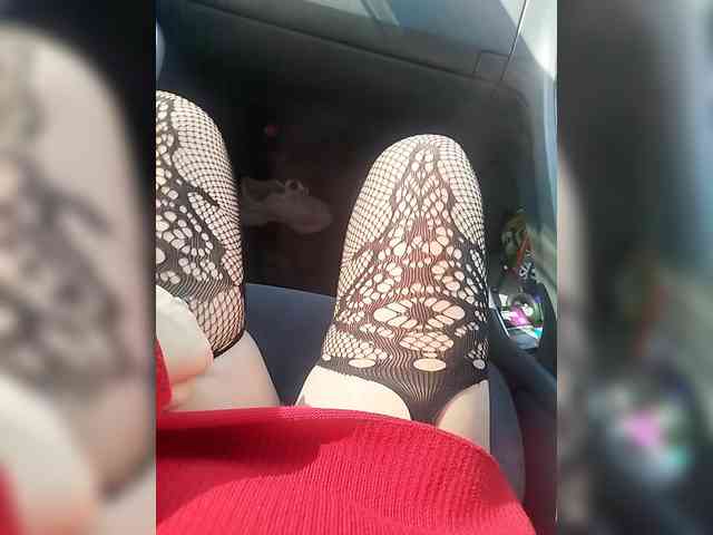 KrasivieNojki webcam